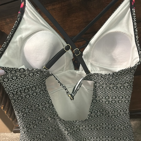 Bathing Suit - Picture 3 of 6